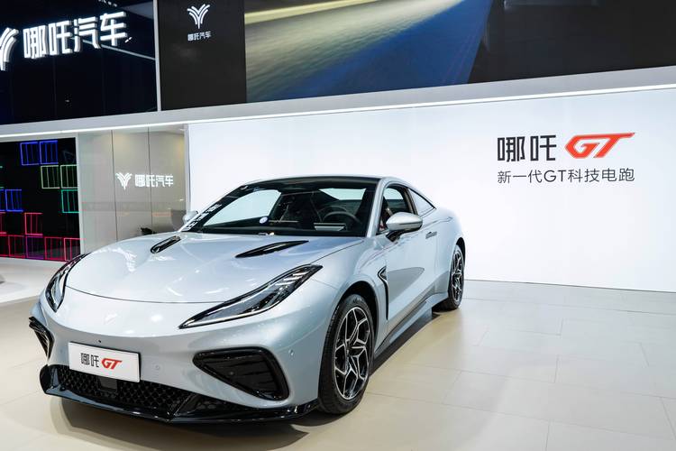 东莞109哪吒汽车在智能汽车领域的表现，领途汽车在新能源汽车市场中的影响力